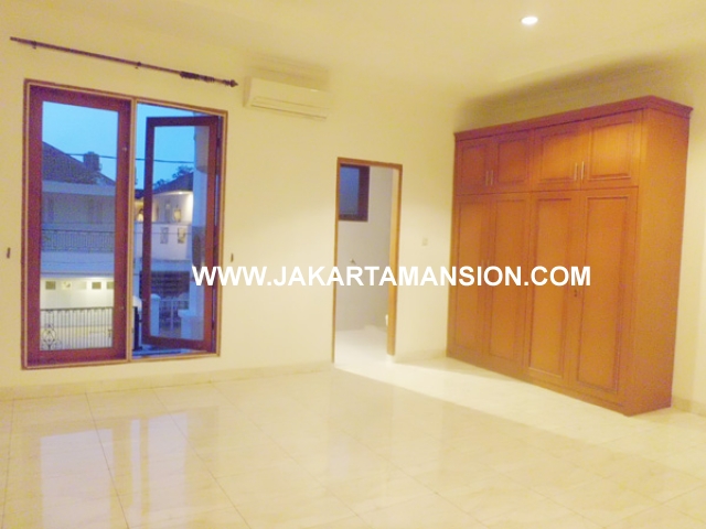 HR370 House for rent at patra kuningan