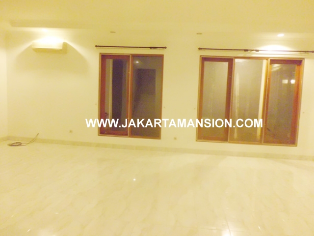 HR370 House for rent at patra kuningan