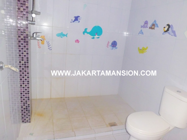 HR370 House for rent at patra kuningan