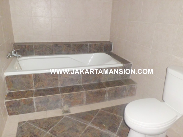 HR370 House for rent at patra kuningan