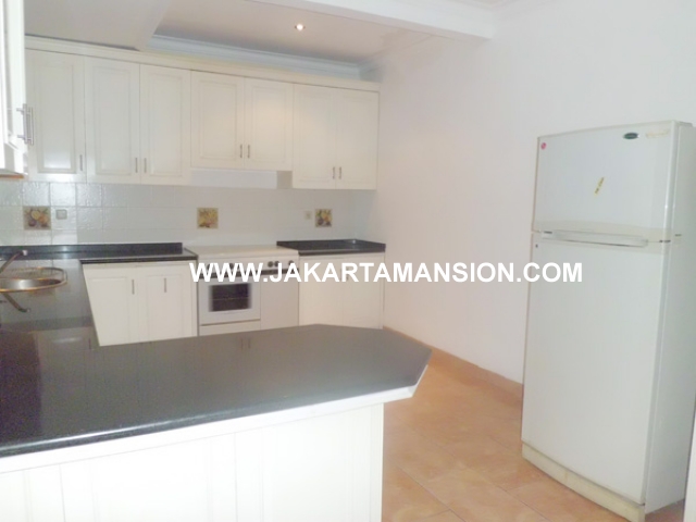 HR370 House for rent at patra kuningan