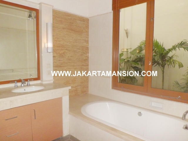 HR372 House for rent at Pondok Indah