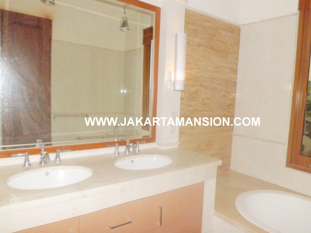 HR372 House for rent at Pondok Indah