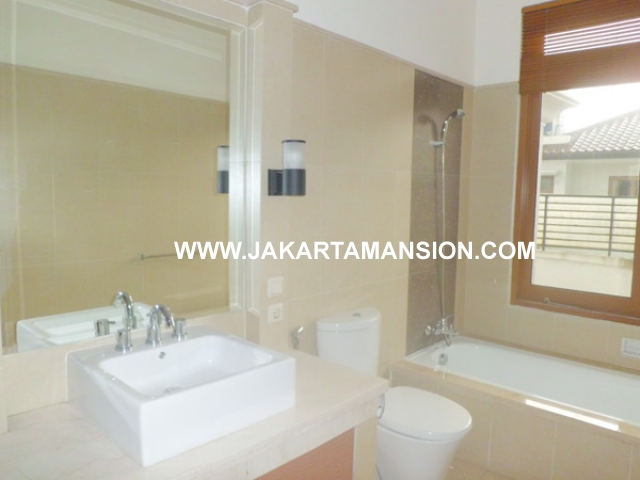 HR372 House for rent at Pondok Indah