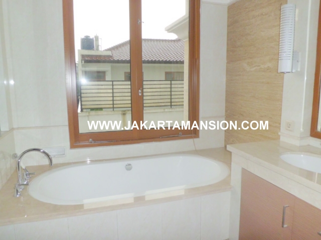 HR372 House for rent at Pondok Indah