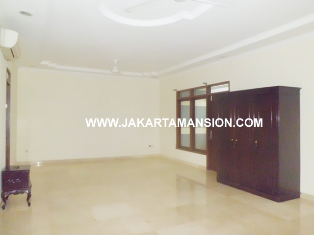 HR376 House for rent at kemang 