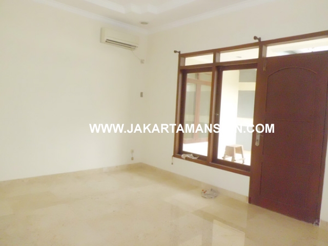 HR376 House for rent at kemang 