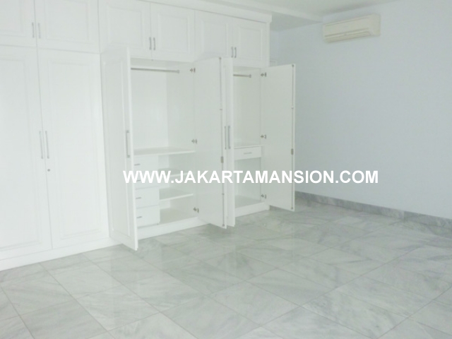 HR378 House for rent at Senayan Kebayoran Baru