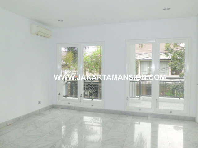 HR378 House for rent at Senayan Kebayoran Baru