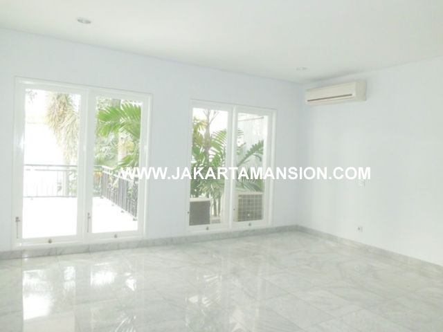 HR378 House for rent at Senayan Kebayoran Baru