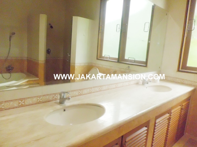 HR381 House for rent at kemang 