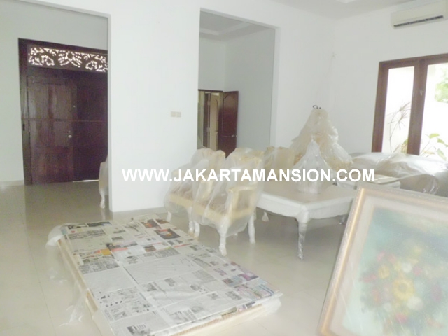 HR384 House for rent at patra kuningan