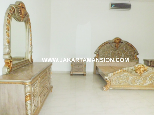 HR384 House for rent at patra kuningan