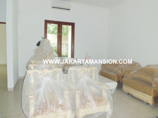 HR384 House for rent at patra kuningan