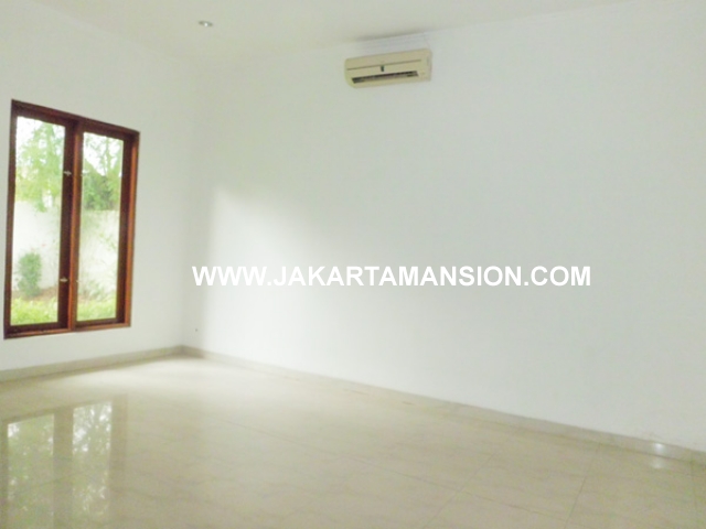 HR384 House for rent at patra kuningan