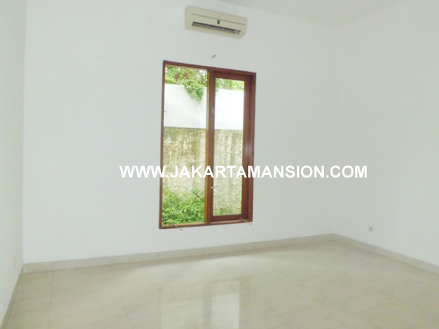 HR384 House for rent at patra kuningan