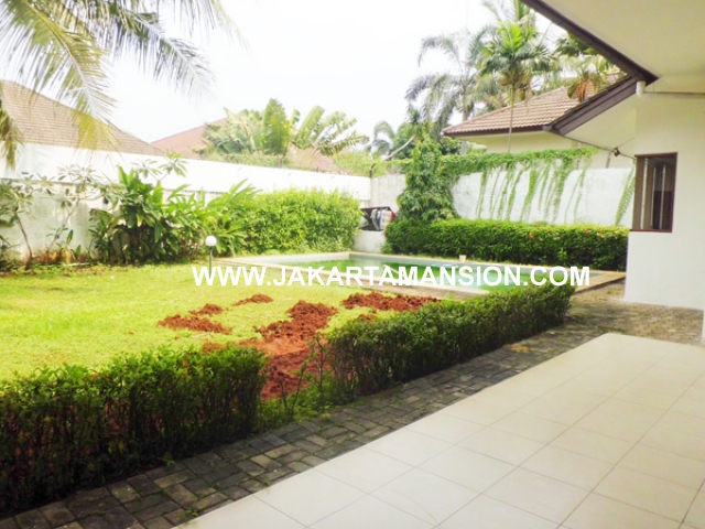 HR384 House for rent at patra kuningan