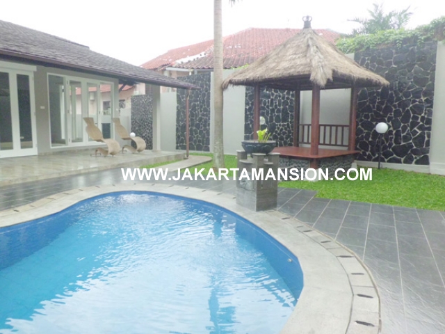 HR387 House for rent at kemang 
