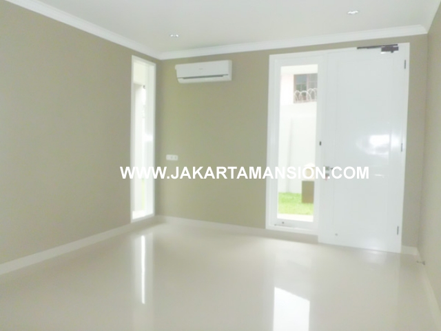 HR387 House for rent at kemang 