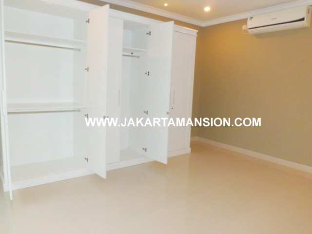 HR387 House for rent at kemang 