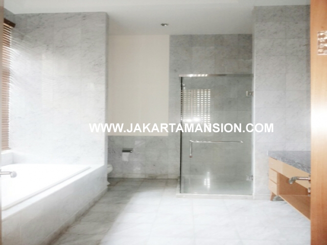 HR399 Townhouse Pakubuwono Residence For SALE and Rent