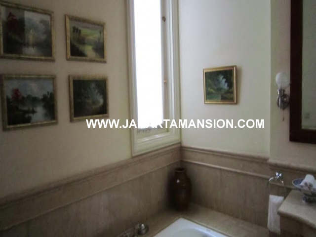 HR406 House for rent at Menteng