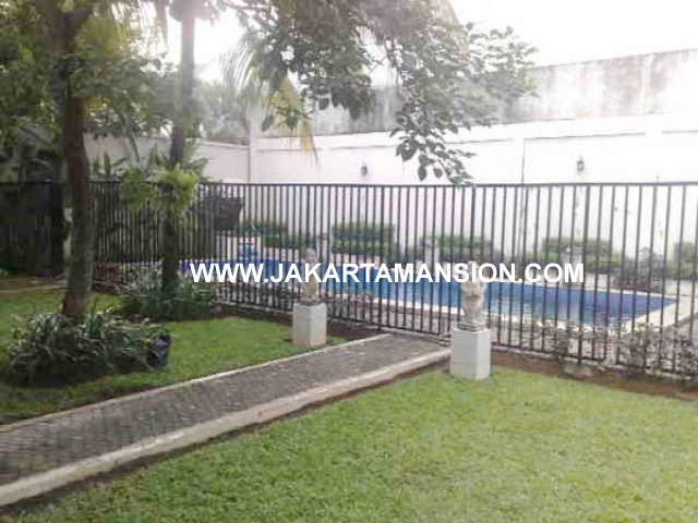 HS441 Rumah Kemang dengan Kolam Renang Dijual Murah
