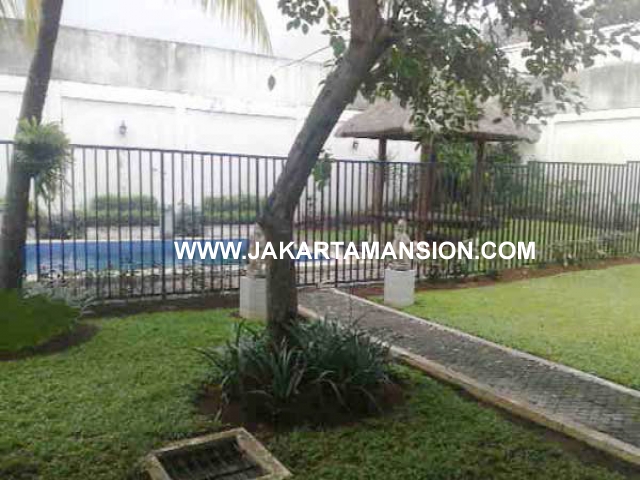 HS441 Rumah Kemang dengan Kolam Renang Dijual Murah