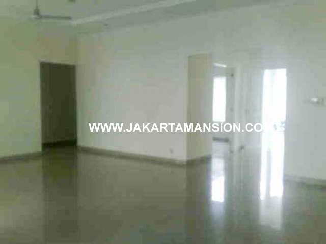 HS441 Rumah Kemang dengan Kolam Renang Dijual Murah