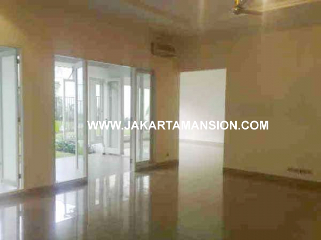 HS441 Rumah Kemang dengan Kolam Renang Dijual Murah