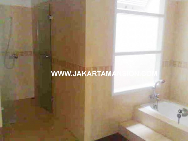 HS441 Rumah Kemang dengan Kolam Renang Dijual Murah
