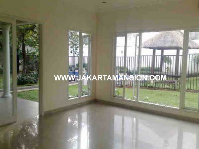 HS441 Rumah Kemang dengan Kolam Renang Dijual Murah
