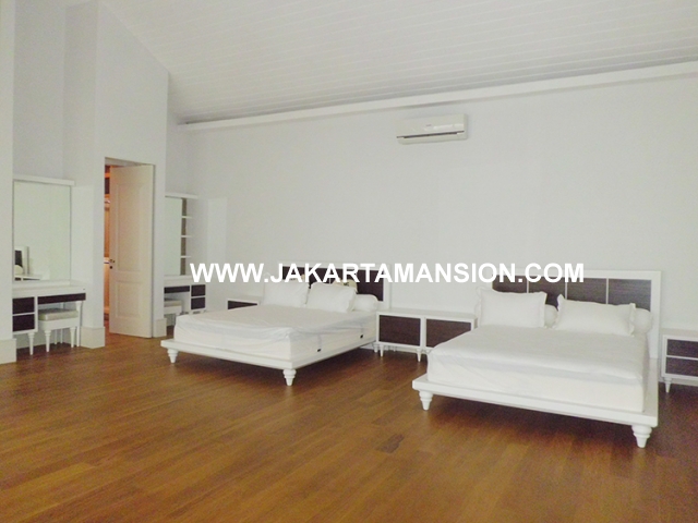 HR452 House for rent at Kemang Suitable to Embassy 