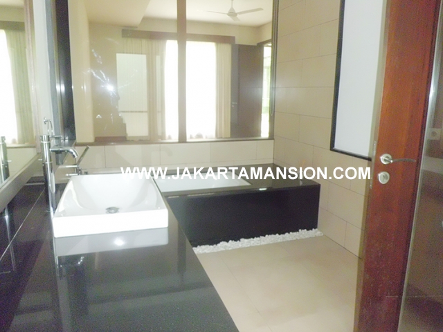 HR458 House for rent at Kebayoran Suitable to Embassy