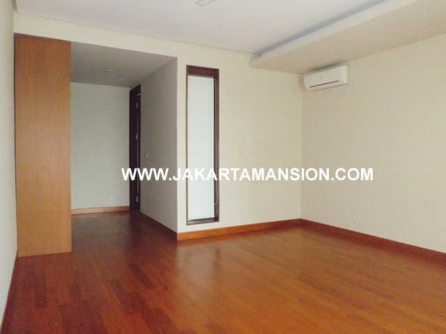 HR458 House for rent at Kebayoran Suitable to Embassy