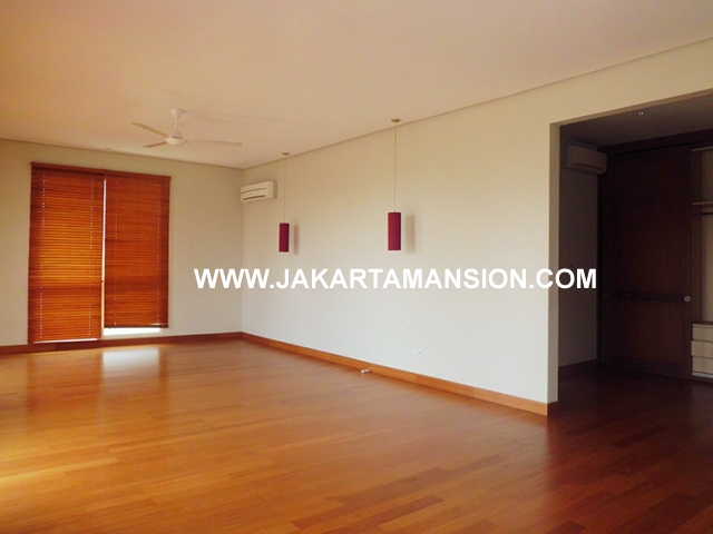 HR458 House for rent at Kebayoran Suitable to Embassy