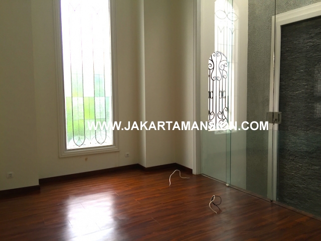 HR570 House for rent at Senayan Simprug