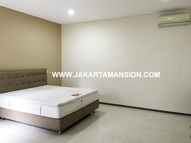 HR585 House for rent at senopati kebayoran baru 