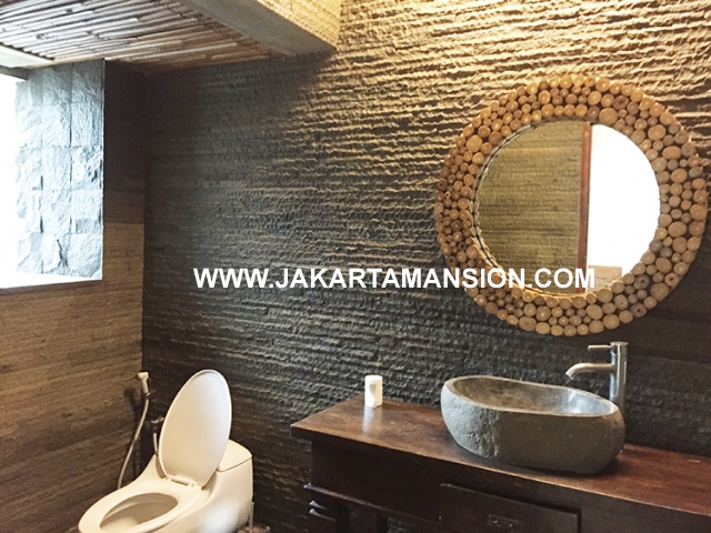 HR587 House for rent at Senayan 