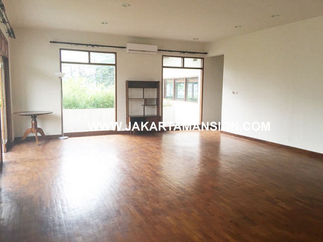 HR587 House for rent at Senayan 
