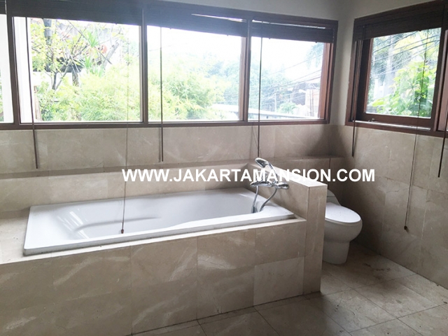 HR587 House for rent at Senayan 