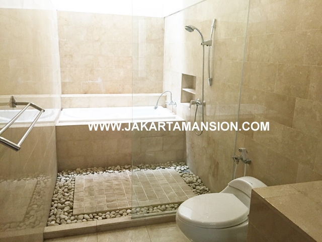 HR587 House for rent at Senayan 