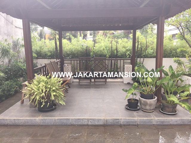 HR587 House for rent at Senayan 