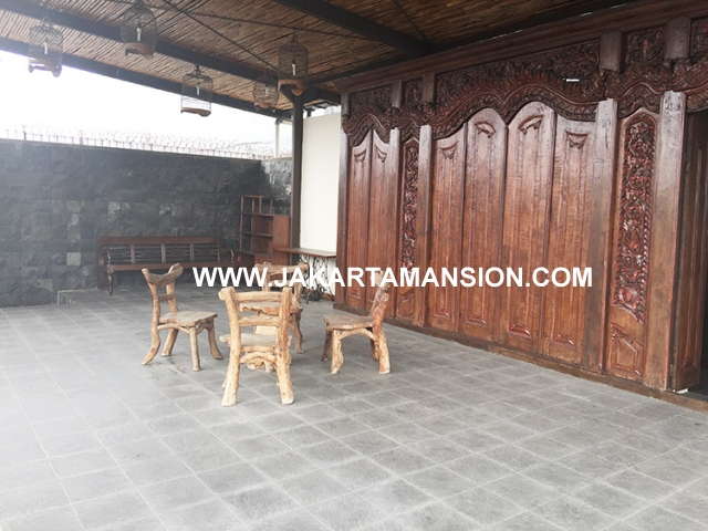 HR587 House for rent at Senayan 