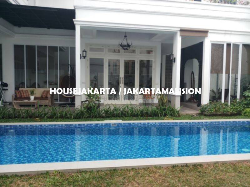 HR587 House for rent at Senayan 