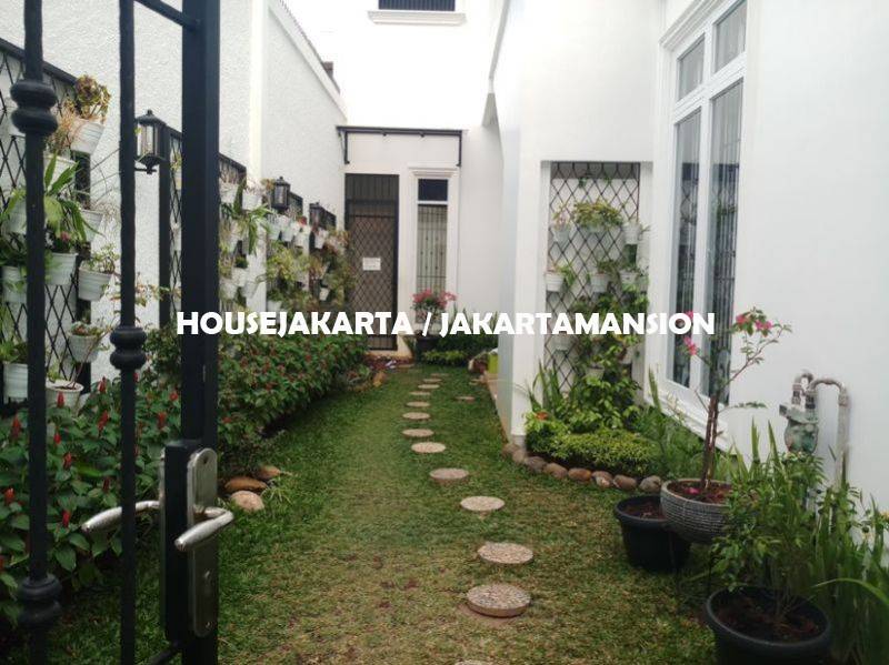 HR587 House for rent at Senayan 