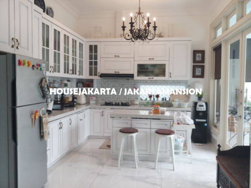HR587 House for rent at Senayan 
