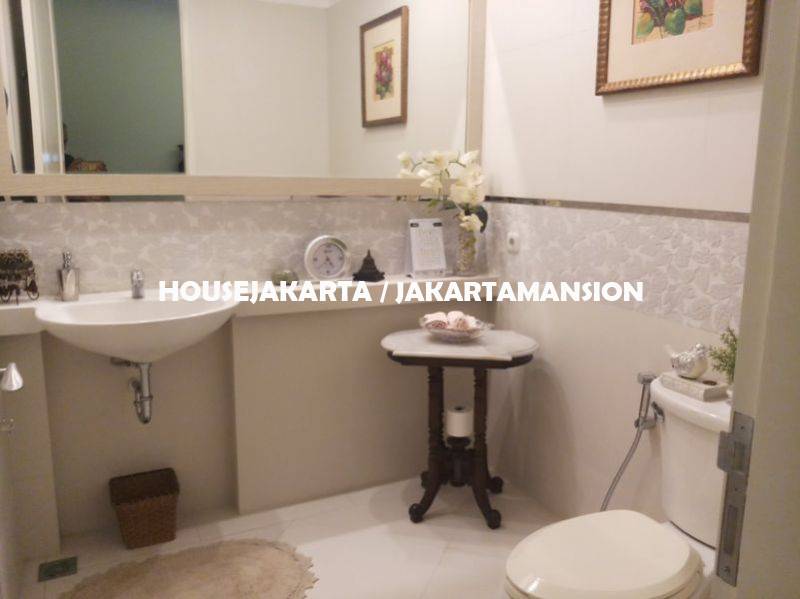 HR587 House for rent at Senayan 