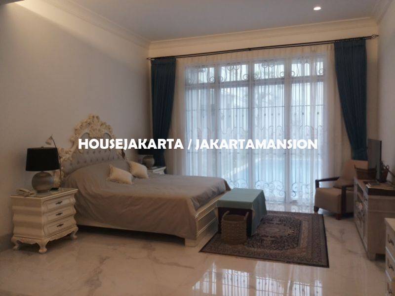 HR587 House for rent at Senayan 