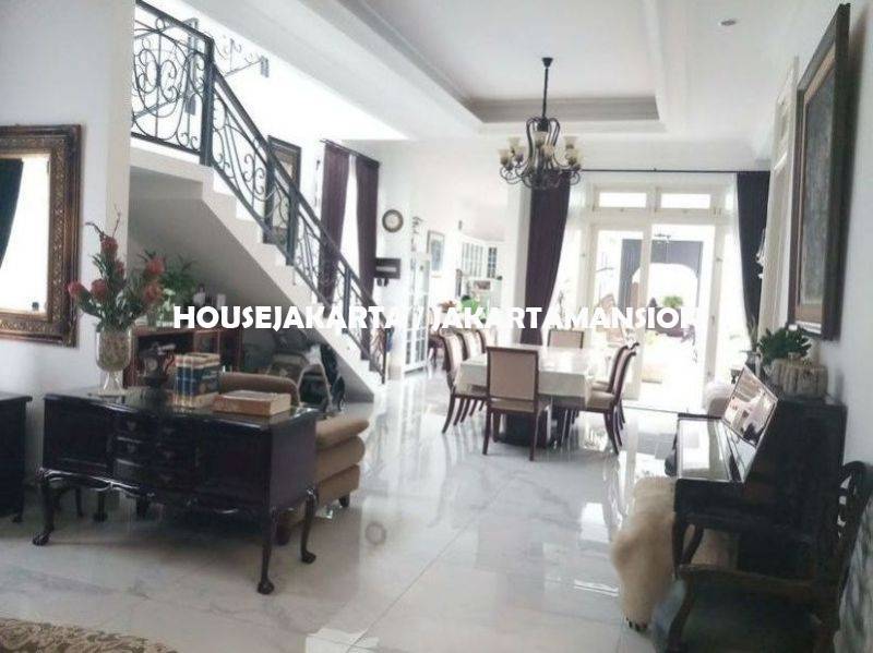 HR587 House for rent at Senayan 
